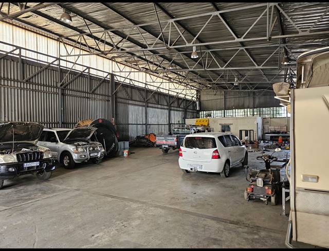 650M² FACTORY TO LET IN ROODEKOP